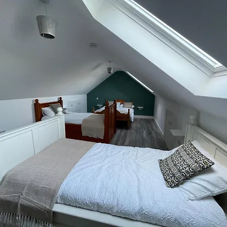 Sean Ogs House Semesterbostad Gortatlea